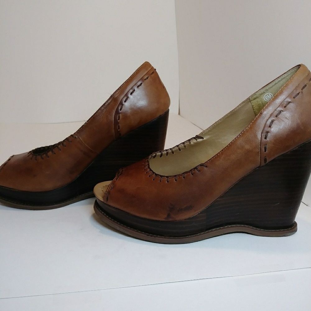 leather wedge